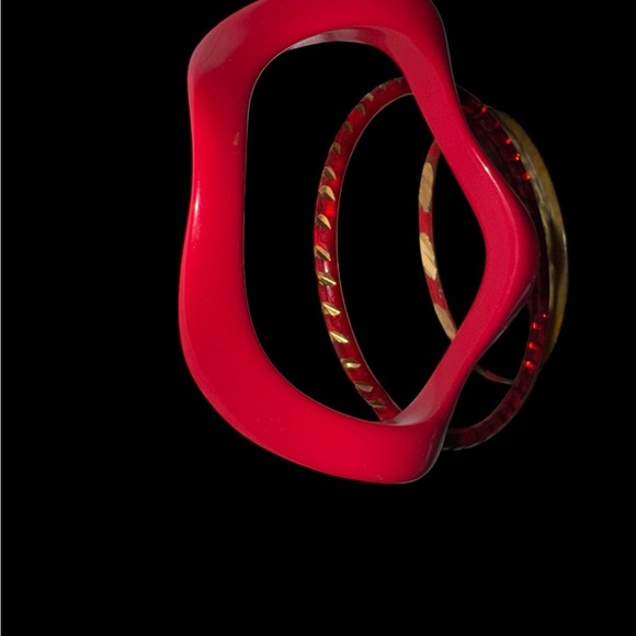 Set of 3 vintage red/ gold bracelets plastic/metal - Picture 2 of 3
